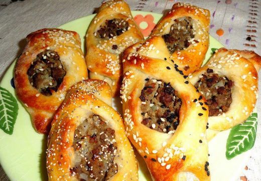 Mayalı Kıymalı Poğaça Tarifi ve Malzemeleri