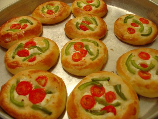 Mini Pizza Poğaça Tarifi ve Malzemeleri