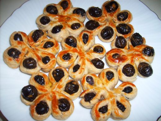 Zeytinli Çiçek Poğaça Tarifi ve Malzemeleri